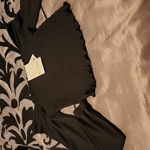Women SP crop, off the shoulders top black long sleeve $7 - Picture 2 of 4